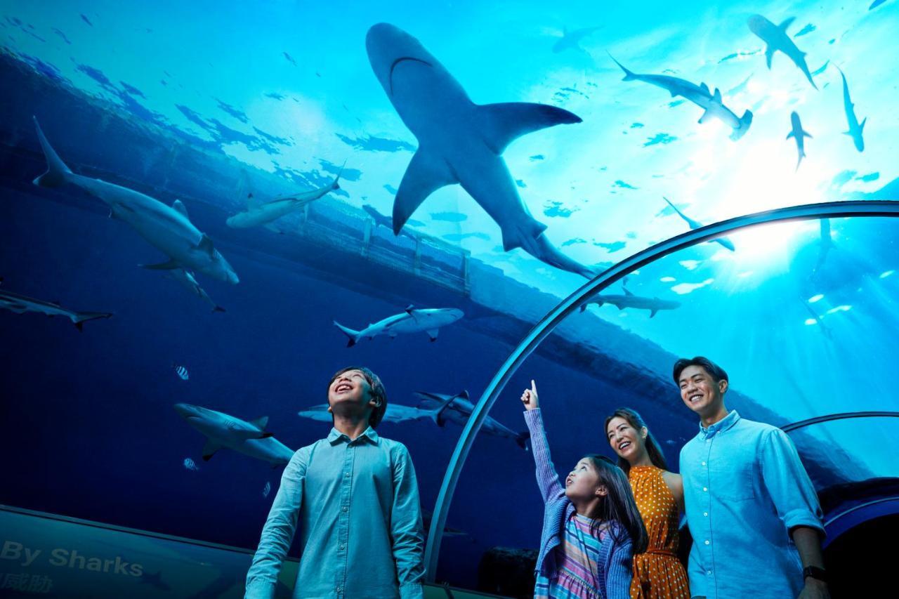 Resorts World Sentosa - Crockfords Tower Сингапур Екстериор снимка