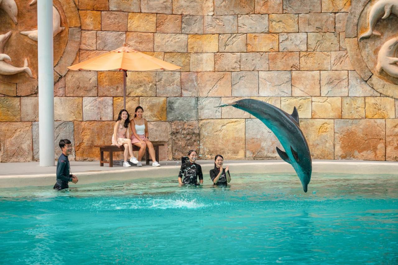 Resorts World Sentosa - Crockfords Tower Сингапур Екстериор снимка